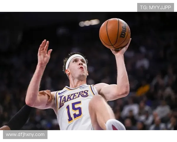 里夫斯背靠背狂砍92分创湖人队史新高自科比以来首次如此表现